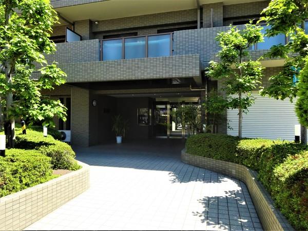 マンションエントランス