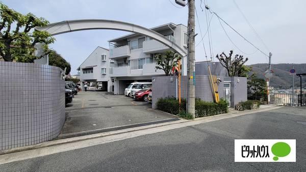ライオンズマンション川西萩原 エントランス