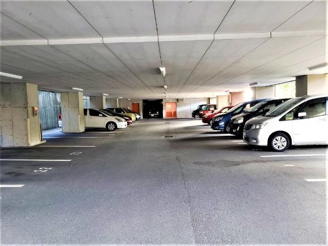 サンロイヤル池田バードヒルズ2号館 駐車場