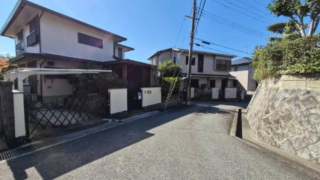 池田市伏尾台１丁目　全居室６帖以上　中古戸建 外観
