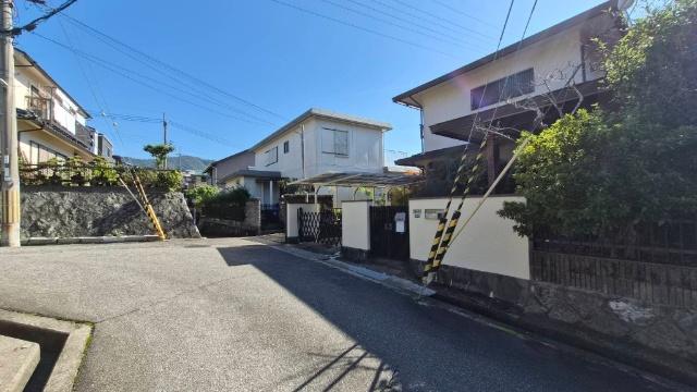池田市伏尾台１丁目　全居室６帖以上　中古戸建 外観