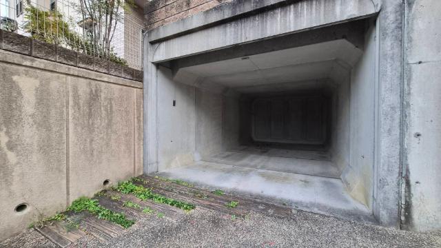猪名川町つつじが丘２丁目中古戸建　リフォーム済物件 駐車場