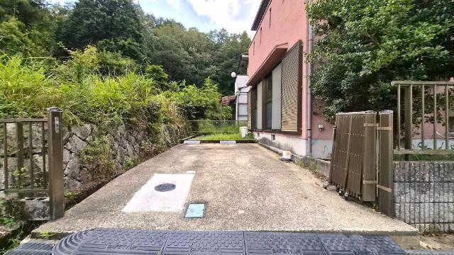 能勢町山辺中古戸建(表面利回り12%)※オーナーチェンジ 駐車場