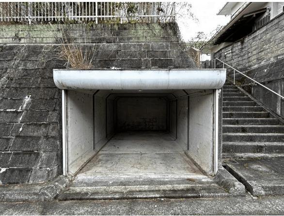 車庫(間口2.7ｍ×奥行5.5ｍ×高さ1.95ｍ)