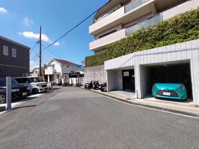 フォルム池田五月丘E棟 駐車場