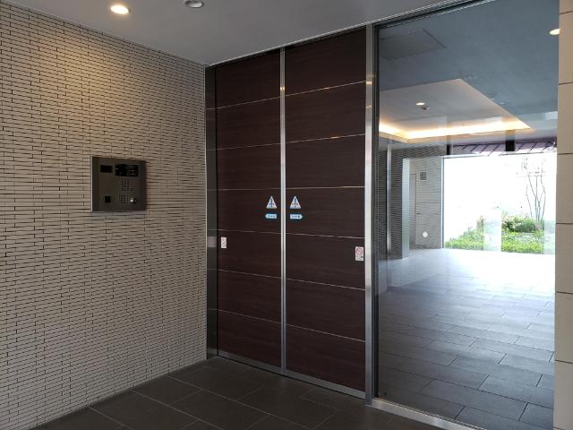 プライムメイツ池田　阪急宝塚線「池田」駅徒歩7分！駅まで平坦 エントランス