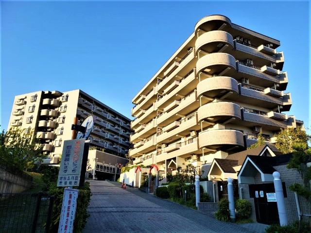 池田五月丘A棟　新規内装リフォーム済・陽当り良好の広々3LDK 外観