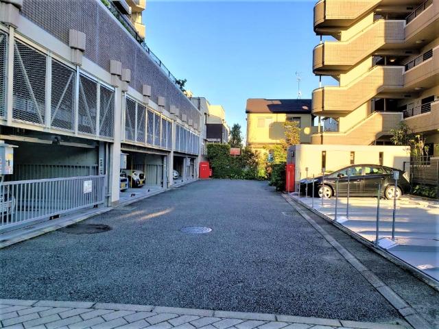 池田五月丘A棟　新規内装リフォーム済・陽当り良好の広々3LDK 駐車場