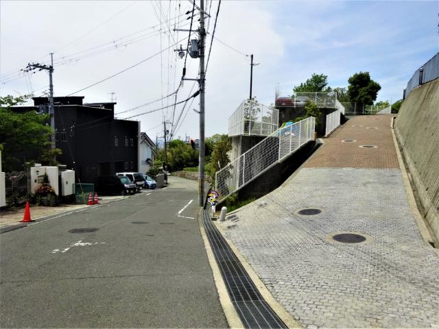 メロディーハイム池田五月山ヒルズビュー 前面道路含む現地写真
