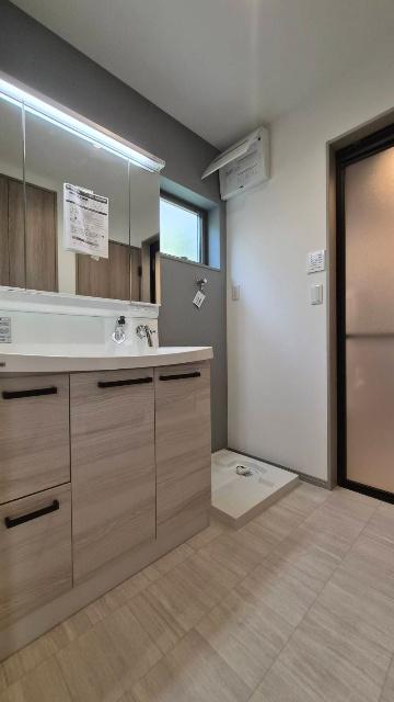 池田市畑４丁目　新築戸建　１号地　並列駐車２台可能！ 洗面