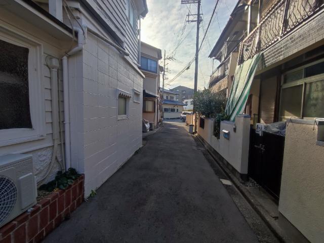 池田市井口堂2丁目　中古戸建 前面道路含む現地写真