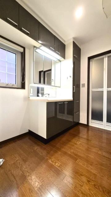 猪名川町つつじが丘２丁目中古戸建　リフォーム済物件 洗面