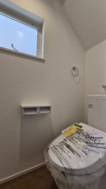 池田市畑5丁目　3区画分譲　新築戸建　3号地 トイレ
