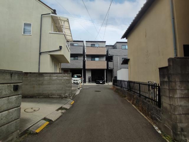 池田市井口堂3丁目　中古戸建 前面道路含む現地写真