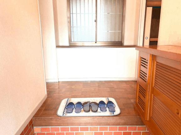 伏見台4丁目　中古戸建　南向きで陽当り良好！前道幅員6.2ｍの開 玄関