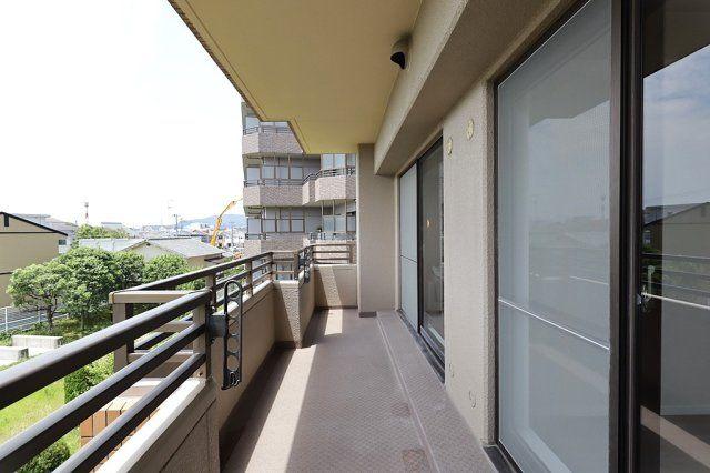 南花屋敷シティハウス　三方角部屋！改装リフォーム済の4LDK バルコニー