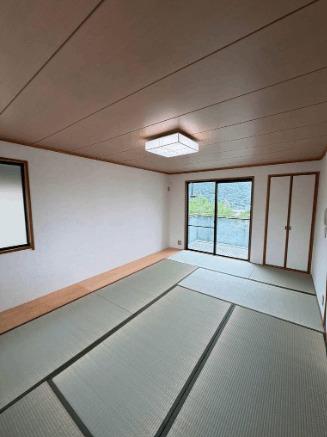 伏尾台5丁目　中古戸建　積水ハウス施工・水回り一式新調！庭付 リビング