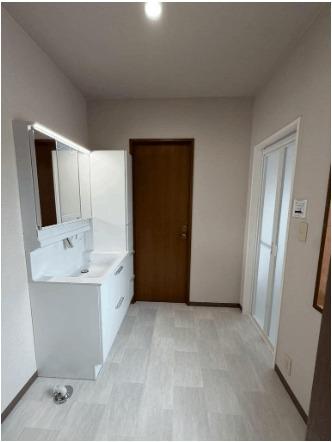 伏尾台5丁目　中古戸建　積水ハウス施工・水回り一式新調！庭付 洗面