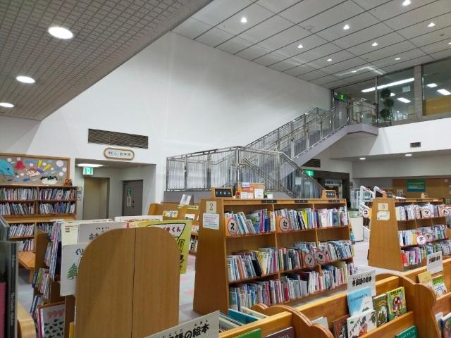 川西市立中央図書館