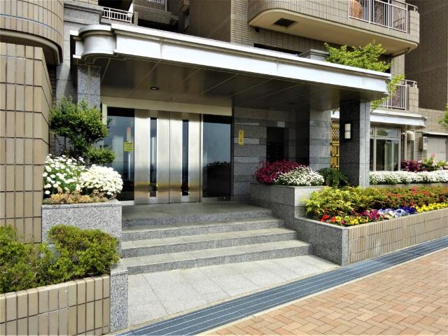 メロディハイム池田五月山ヒルズヴュー(戸建て感覚専有面積100㎡以上) エントランス