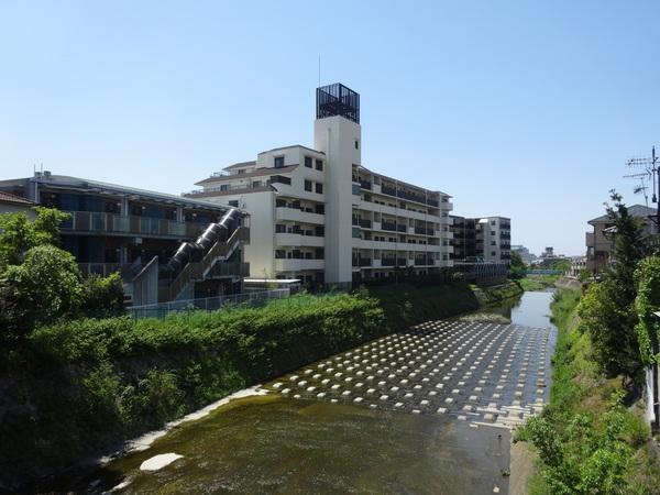 物件北側には「箕面川」が流れております