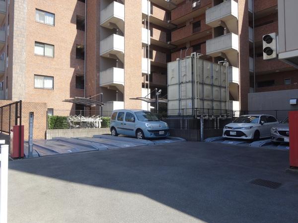 グランクレスト池田満寿美町 駐車場
