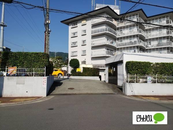 伏尾台マンション 駐車場