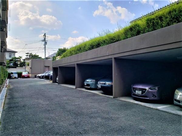 コープ野村ウィンディ池田 駐車場
