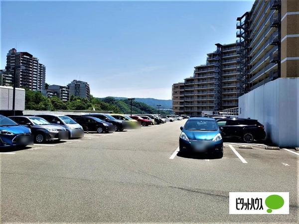 エクステラス日生中央イーストテラス 駐車場