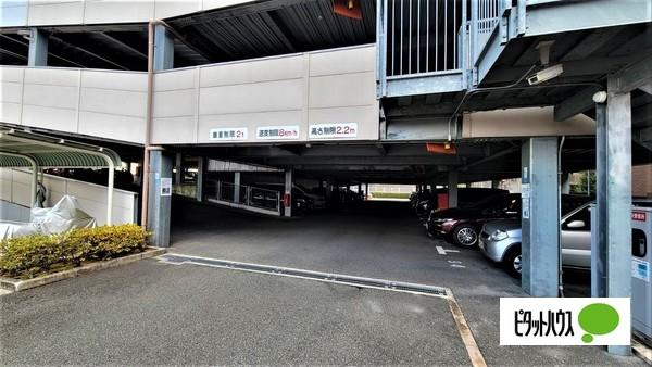 マークスタウン・グランフィーネ川西　 駐車場