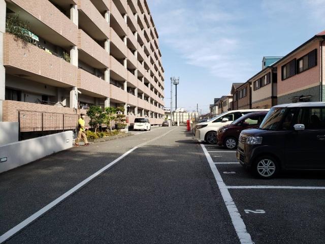 プレシアス清和台中央 駐車場
