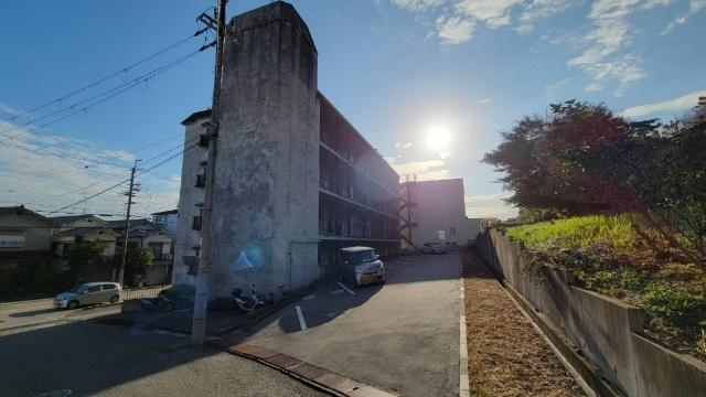 コーポ三矢 駐車場