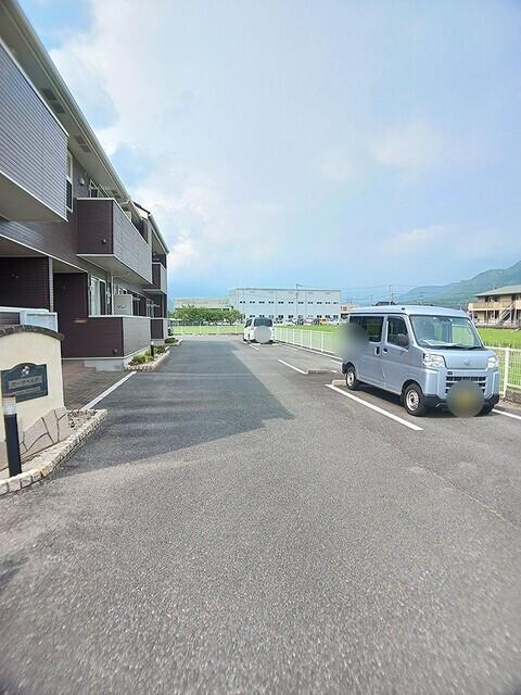 カーサベルデ（101） 駐車場