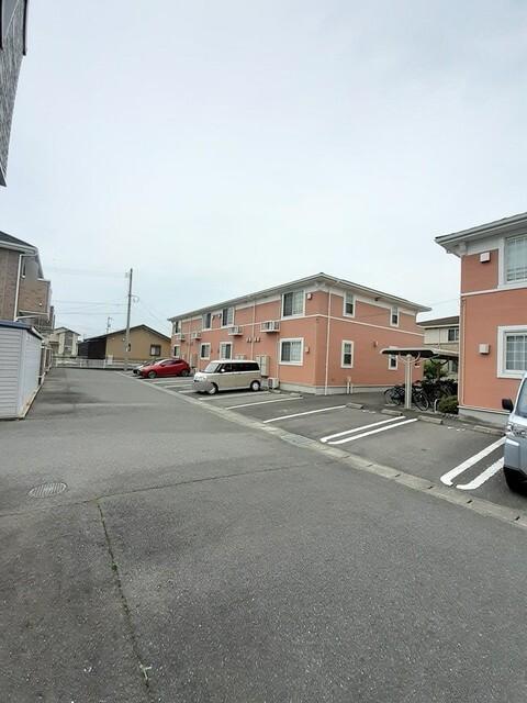 ラ・ファミーユＢ（202） 駐車場