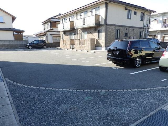 セントラル･メゾン　A棟（A101） 駐車場