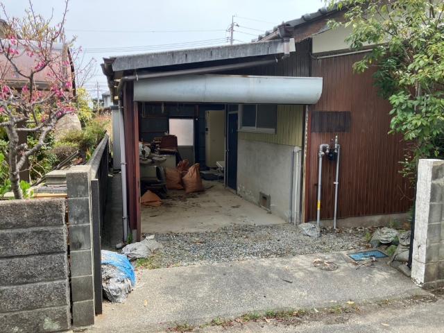 リフォーム中。洗濯物を干したり倉庫としてもいろいろな使い方ができる場所
