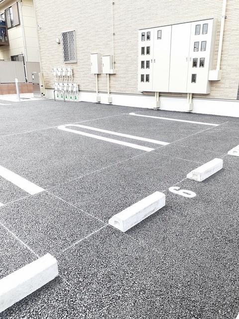 メゾンエレガンテ（105） 駐車場