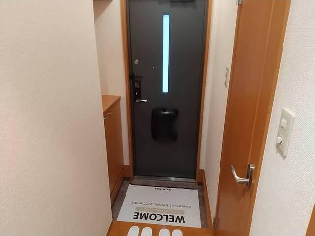 クレッセントガーデン（102） 玄関