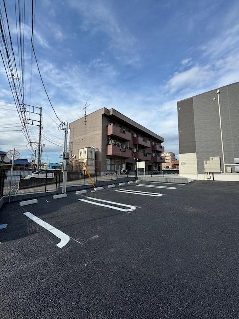 リリー（102） 駐車場