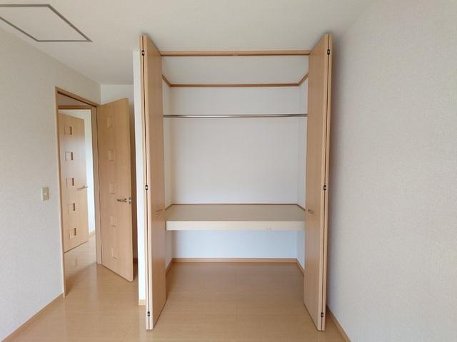 リビングタウン三ッ木　ＡＢ（B102） 収納