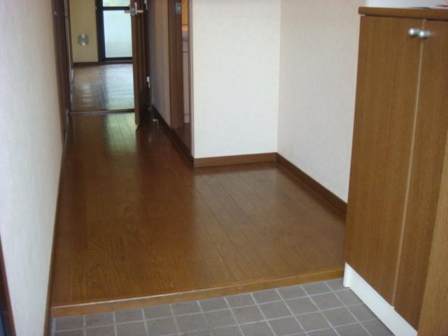 クレストール中里 玄関