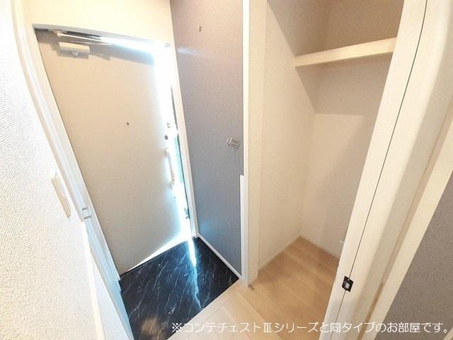 キー　ウェスト（102） 玄関