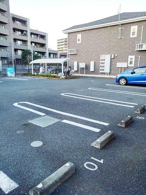 サンスウィート（105） 駐車場