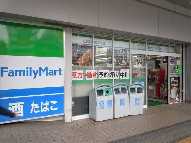 ファミリーマート：270m