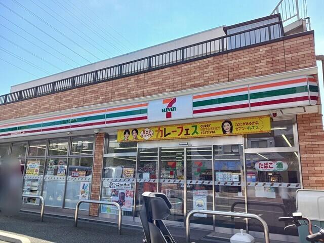 セブンイレブン：229m