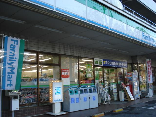 ファミリーマート京王稲城駅前店：711m