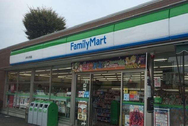 ファミリーマート：800m