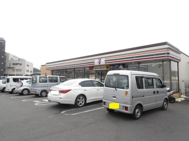 セブンイレブン：950m