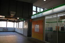 ファミリーマート中央大学・明星大学駅店：1555m