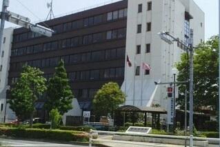 稲城市役所：800m